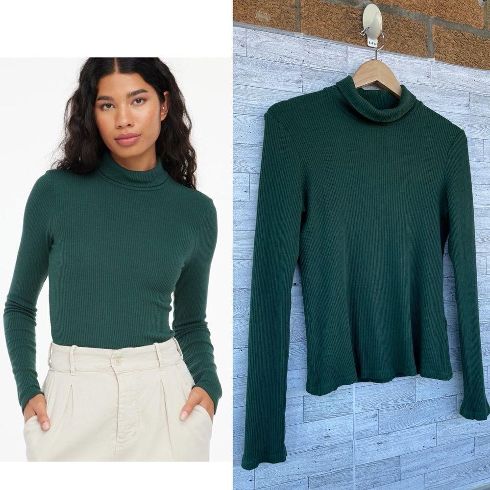 La causa green rib tutleneck sweater size medium